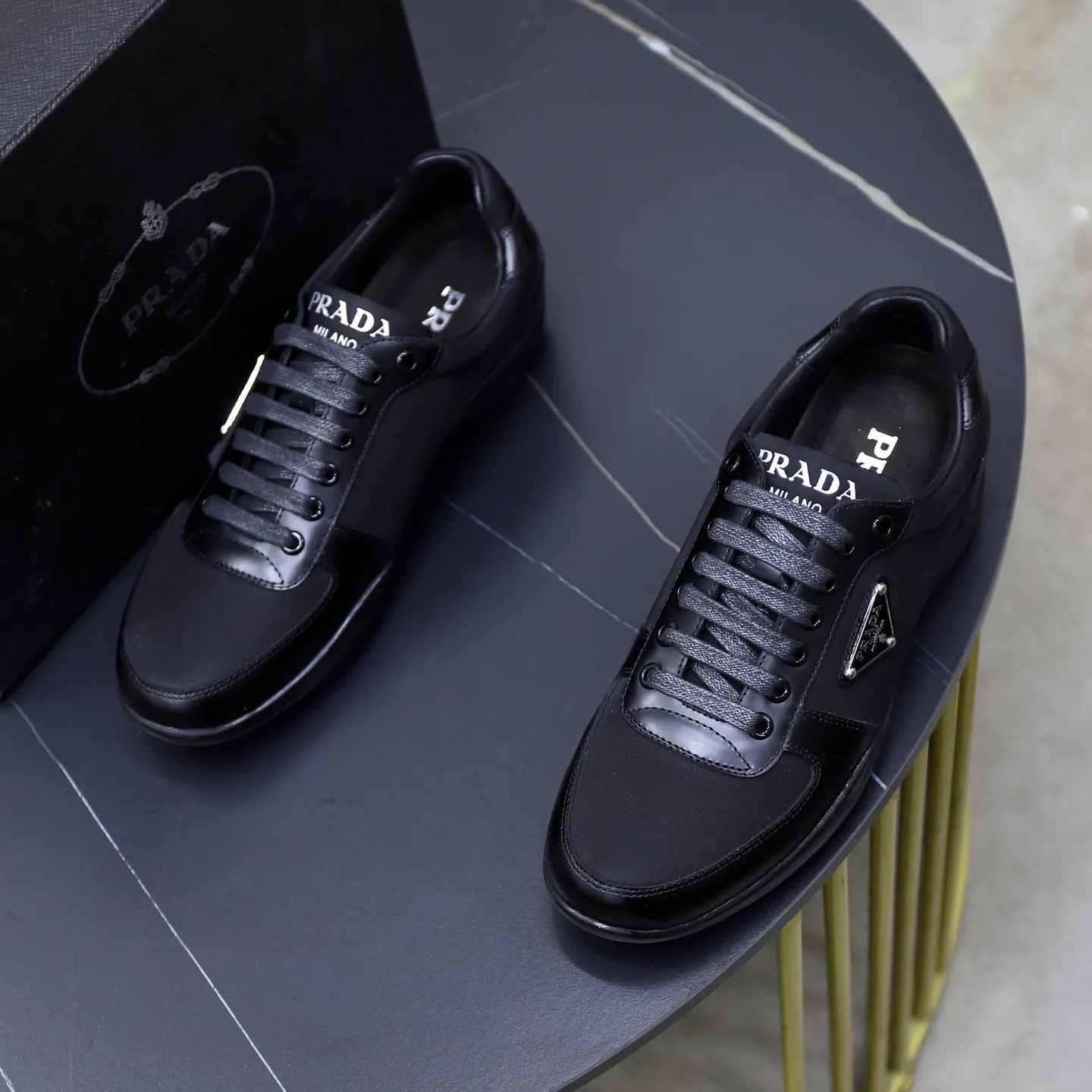 Factory price: 600💰Top original order Brand: PRADA (Prada) Standard code: Men's size 38/44 (45 can be customized) Grade: Same as the official website Material: Original cowhide surface, cowhide lining, original wear-resistant soft outsole Style category: casual sports shoes, young fashion, European and American trends, British style Color: actual picture color